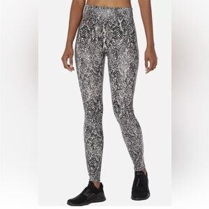 New SPANX Faux Leather Snake Shine Leggings Grey NWT Casual Women’s Size XL